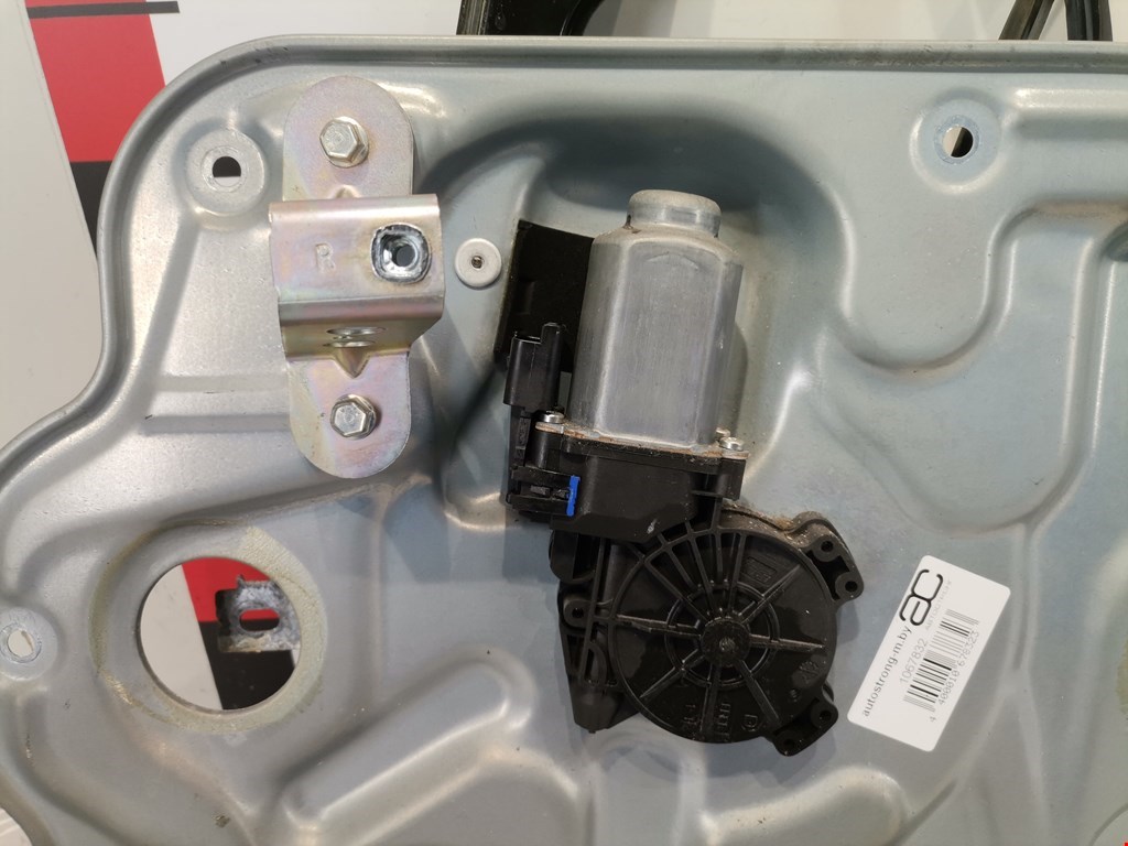 Стеклоподъемник передний правый NISSAN Qashqai J10 2006-2013