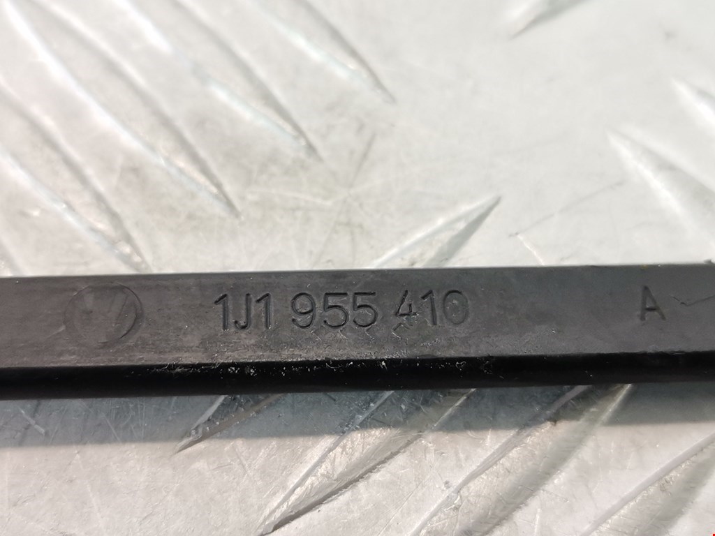 Поводок дворников передний левый/ правый VOLKSWAGEN Golf IV 1997-2003