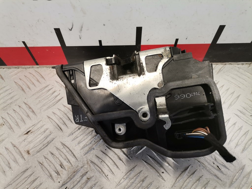 Замок двери передней правой BMW X3 (E83) (2003-2010)