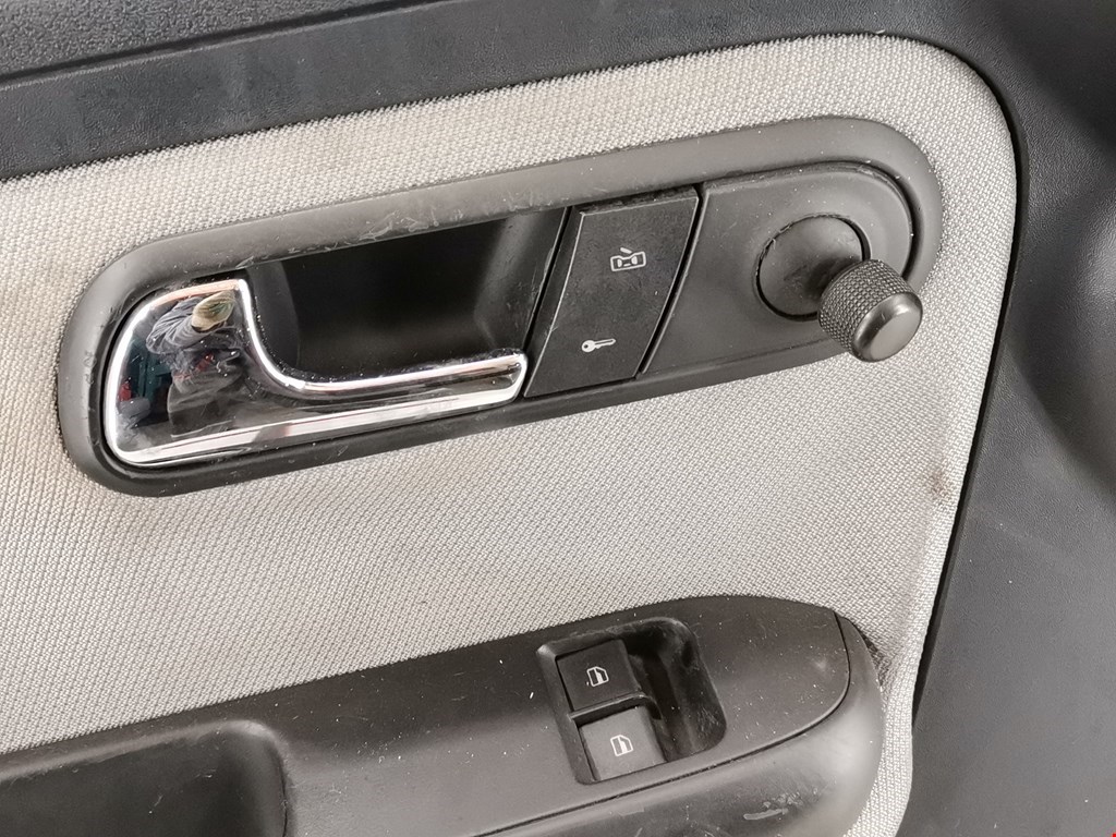 Дверь передняя левая SEAT Ibiza 2002-2008