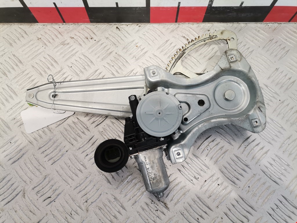 Стеклоподъемник задний правый TOYOTA Auris E150 2006-2012