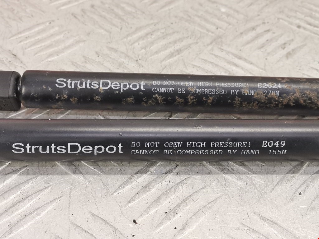 Амортизатор крышки (двери) багажника JEEP Liberty 2000-2007