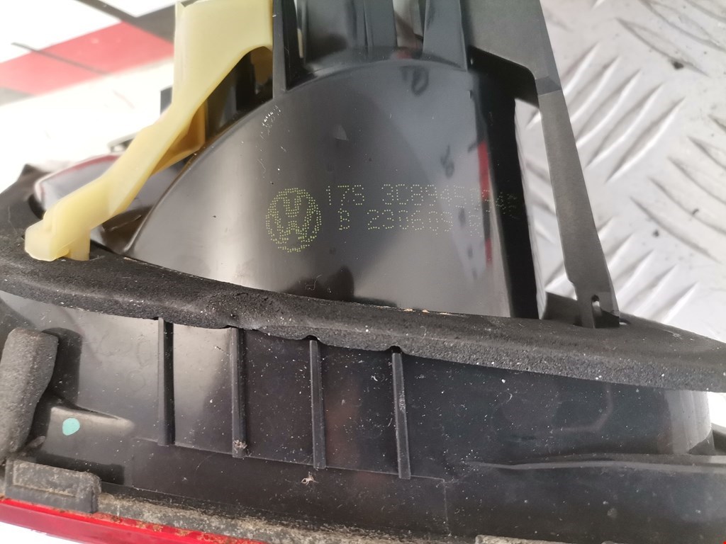 Фонарь задний внутренний правый VOLKSWAGEN Passat CC 2008-2017