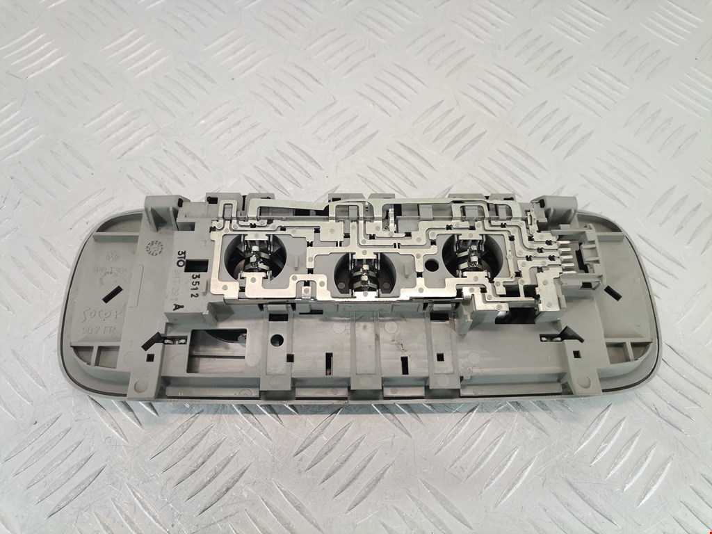 Плафон салонный (салона фонарь) SKODA Octavia A7 2013-2020