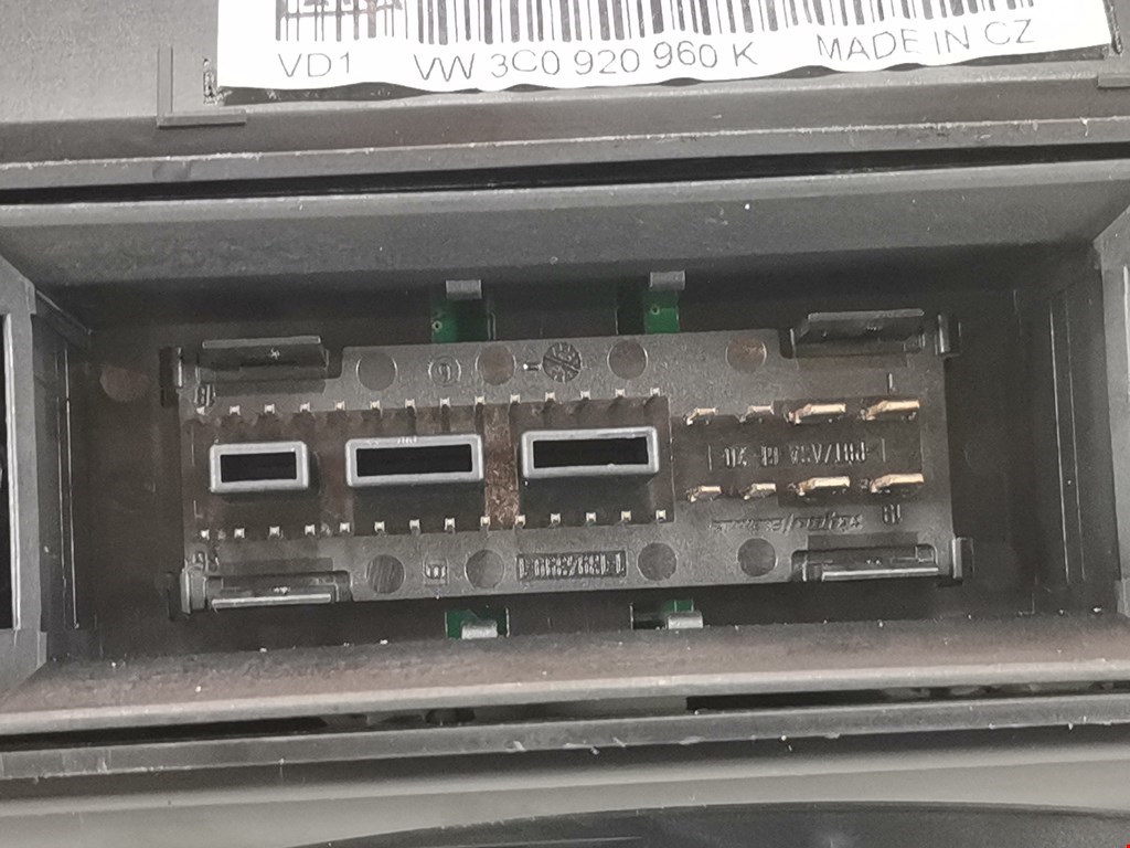 Панель приборов (щиток) VOLKSWAGEN Passat B6 2005-2011