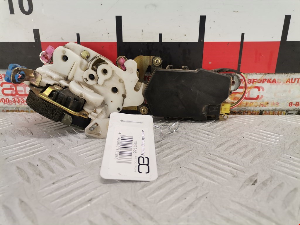 Замок двери передней правой SUBARU Impreza 1992-2000