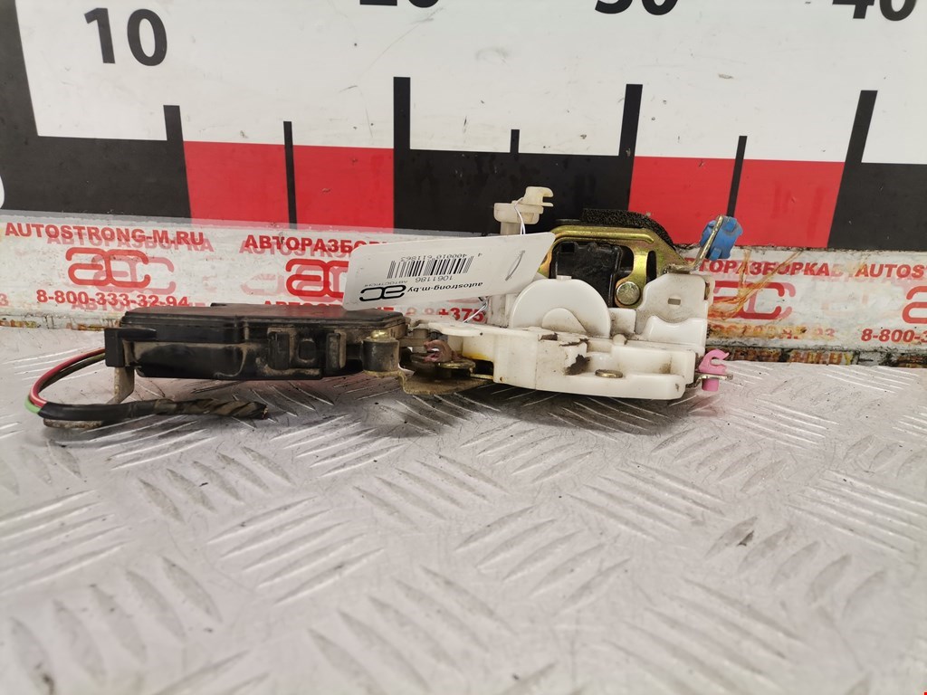 Замок двери передней правой SUBARU Impreza 1992-2000