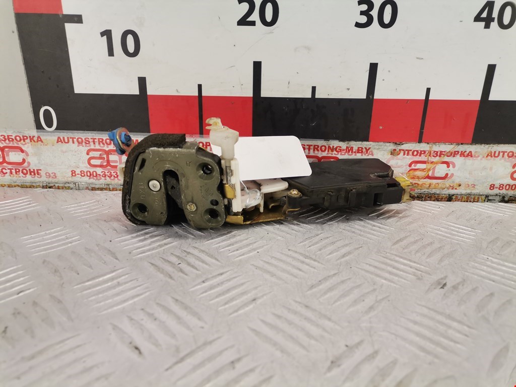 Замок двери передней правой SUBARU Impreza 1992-2000