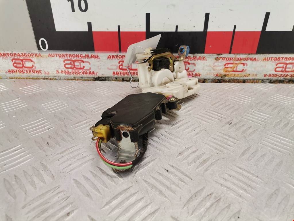 Замок двери передней правой SUBARU Impreza 1992-2000