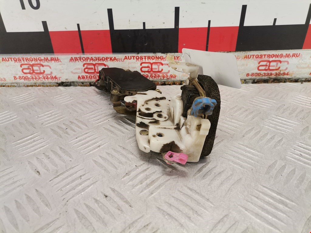 Замок двери передней правой SUBARU Impreza 1992-2000