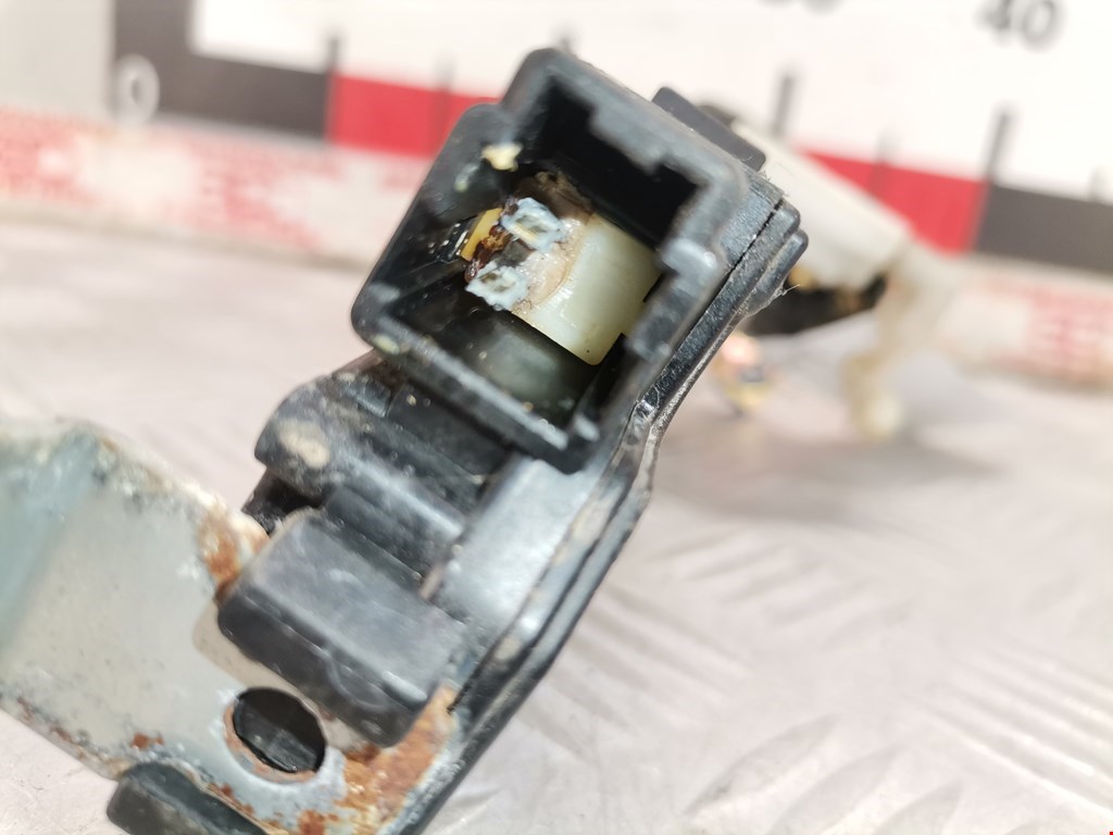 Замок двери передней правой SUBARU Impreza 1992-2000