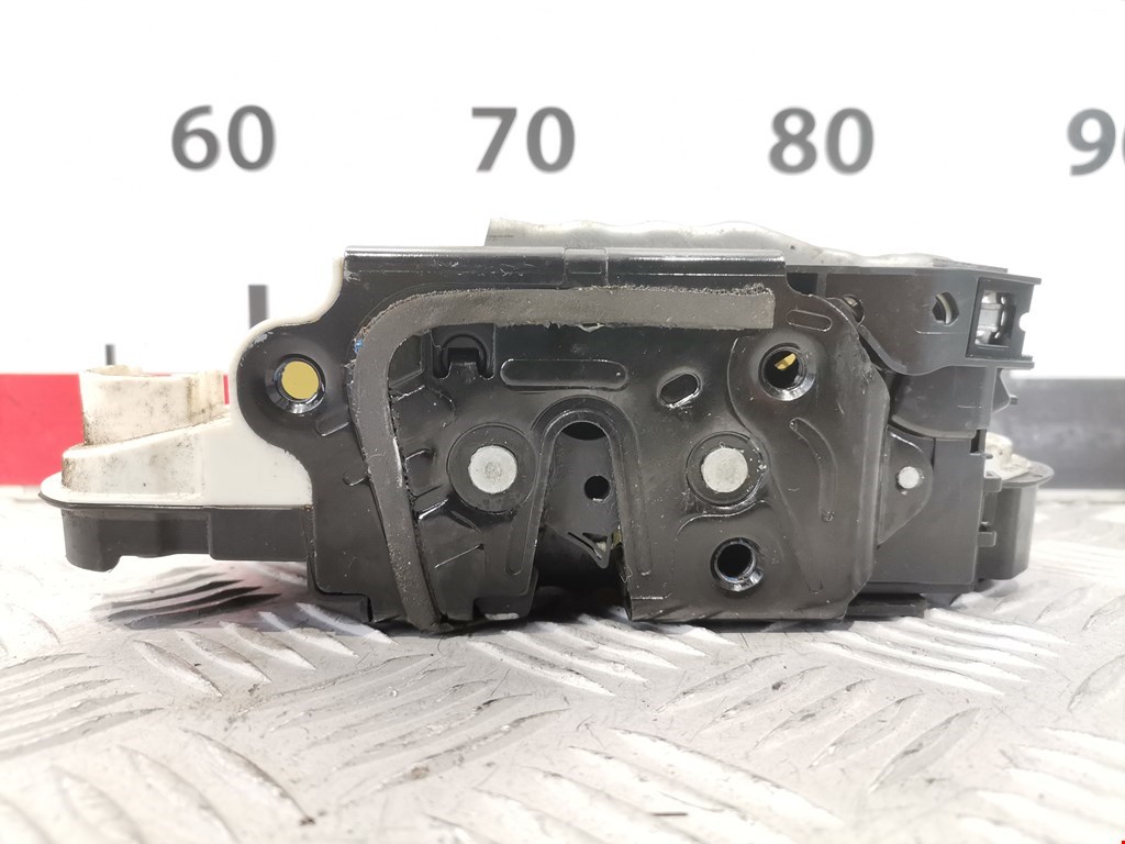 Замок двери передней правой SKODA Octavia A7 2013-2020