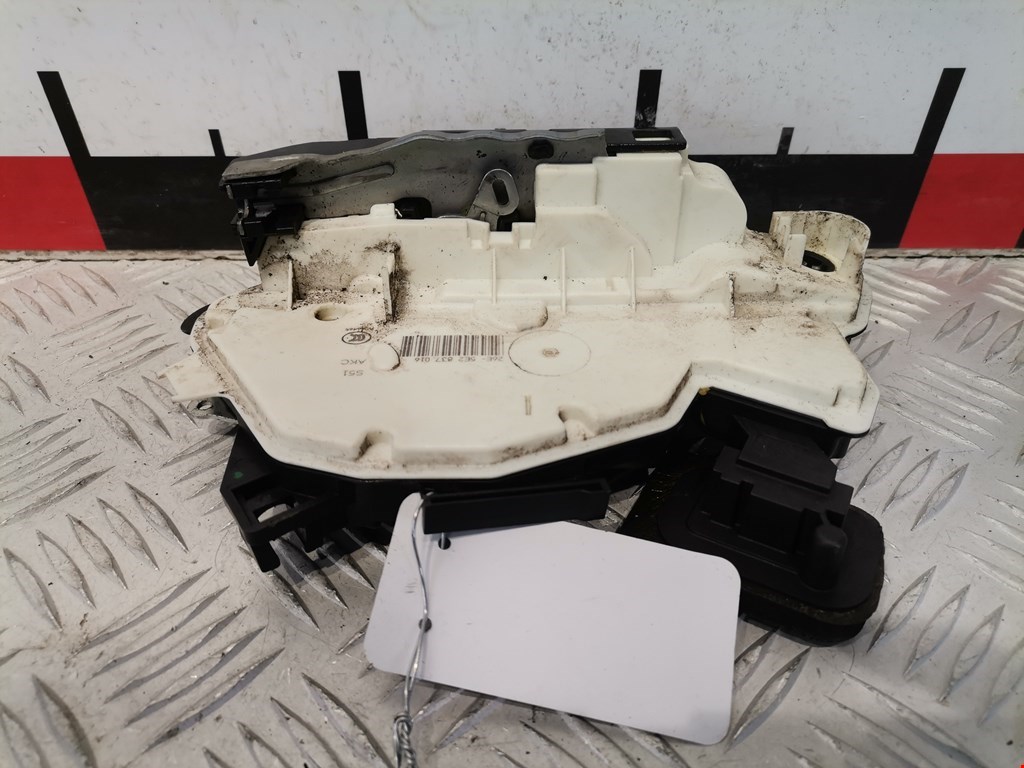 Замок двери передней правой SKODA Octavia A7 2013-2020