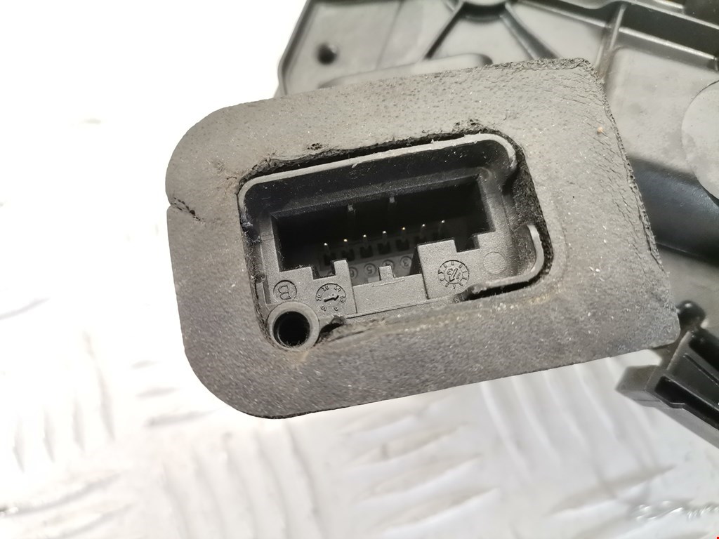 Замок двери передней правой SKODA Octavia A7 2013-2020