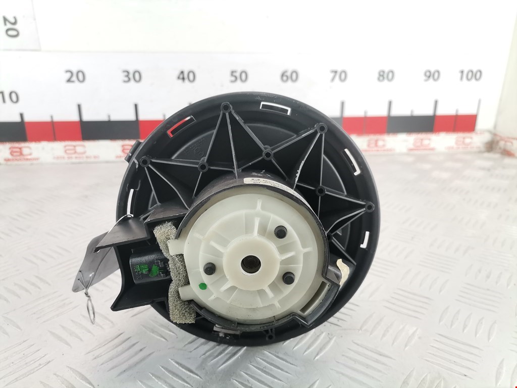 Моторчик (мотор) отопителя салона JEEP Liberty 2000-2007