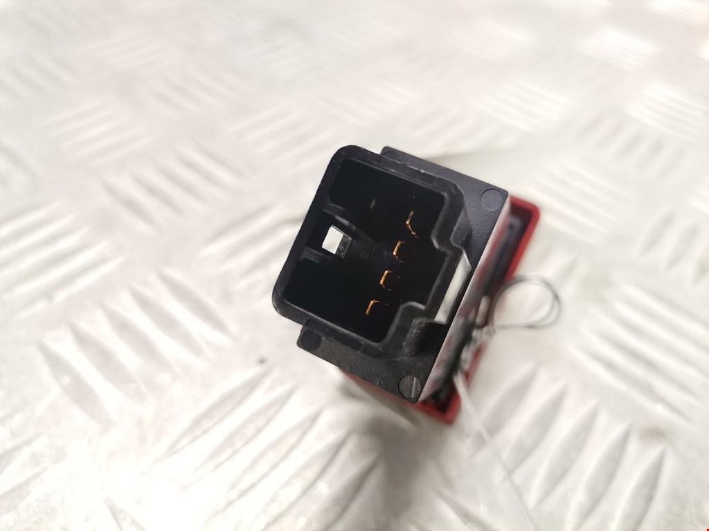 Кнопка аварийной сигнализации (аварийки) KIA Carnival I 1999-2005