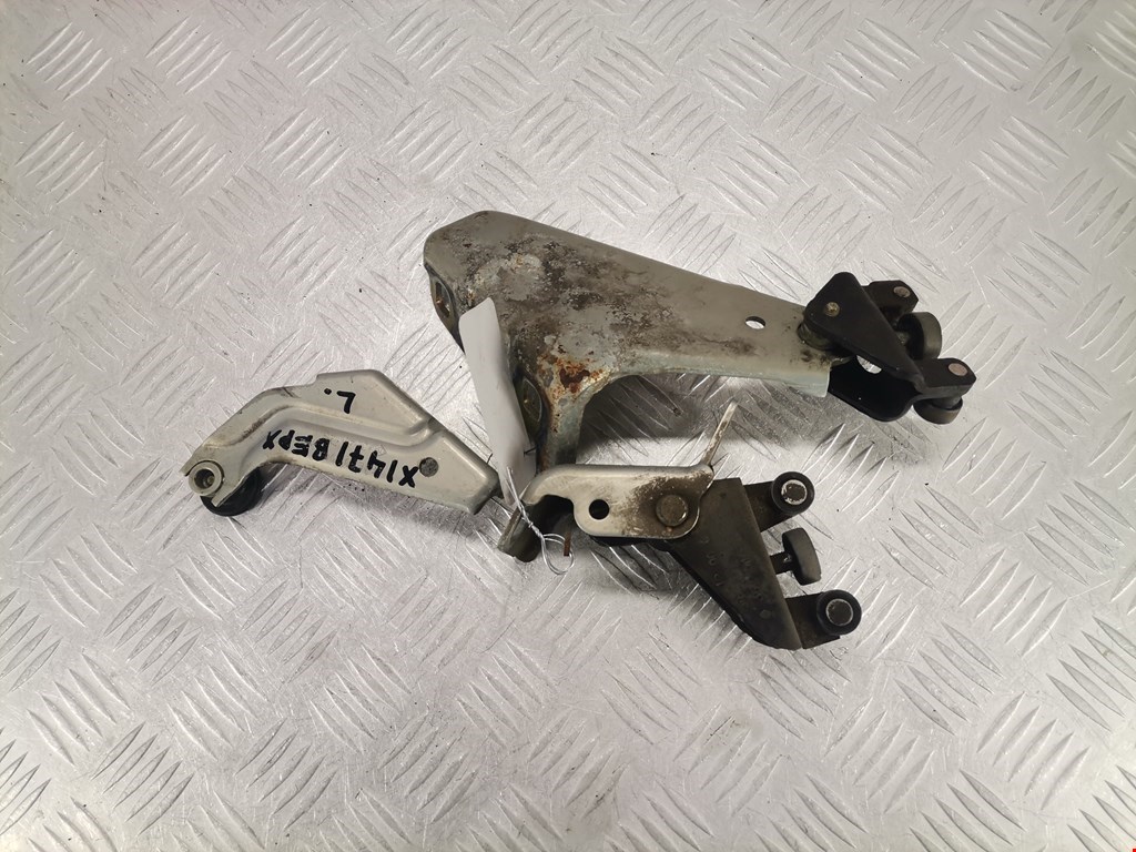 Ролик двери сдвижной (левый/правый средний верхний/нижний) RENAULT Kangoo 1997-2008