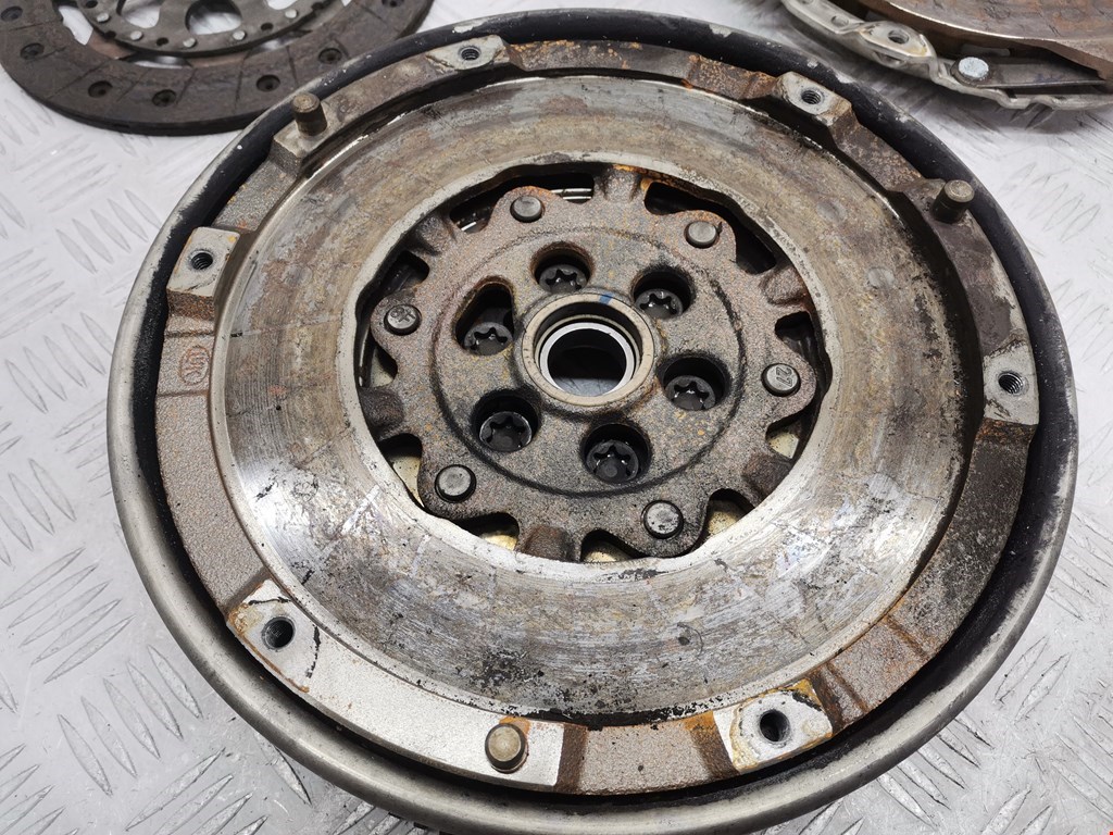 Маховик (демпфер сцепления) BMW 1er E81\E87 2004-2011