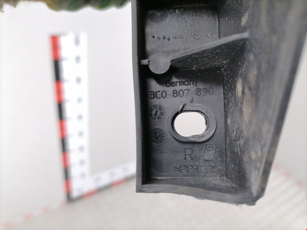 Кронштейн переднего бампера правый VOLKSWAGEN Passat B6 2005-2011