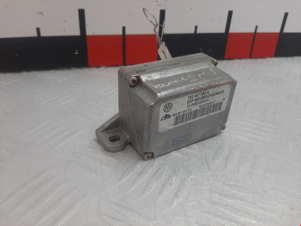 Датчик ускорения (курсовой устойчивости уровня оборотов) Volkswagen Touareg 1 (2002-2010)