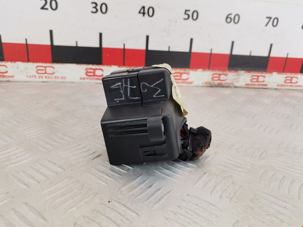 Датчик уровня в бачок омывателя VOLKSWAGEN Jetta V 2005-2011