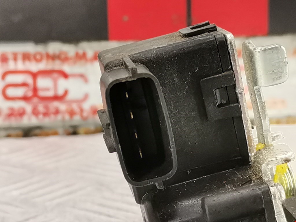 Замок багажника (крышки двери) KIA Sorento 2009-2021