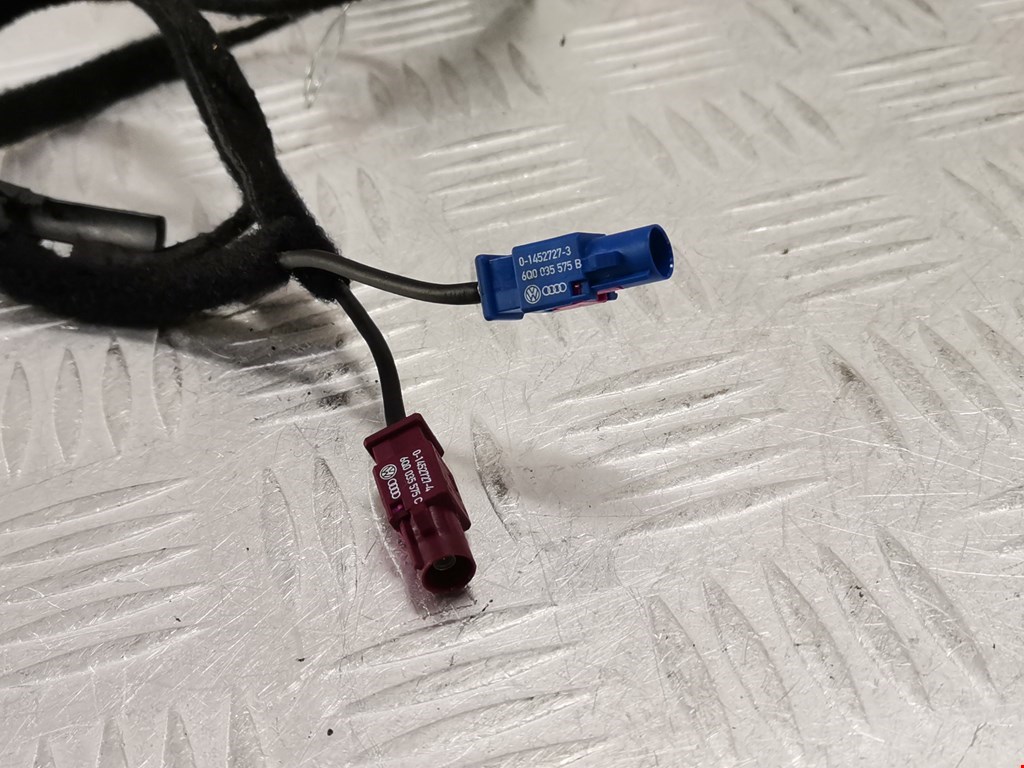 Антенна AUDI A5 2007-2016