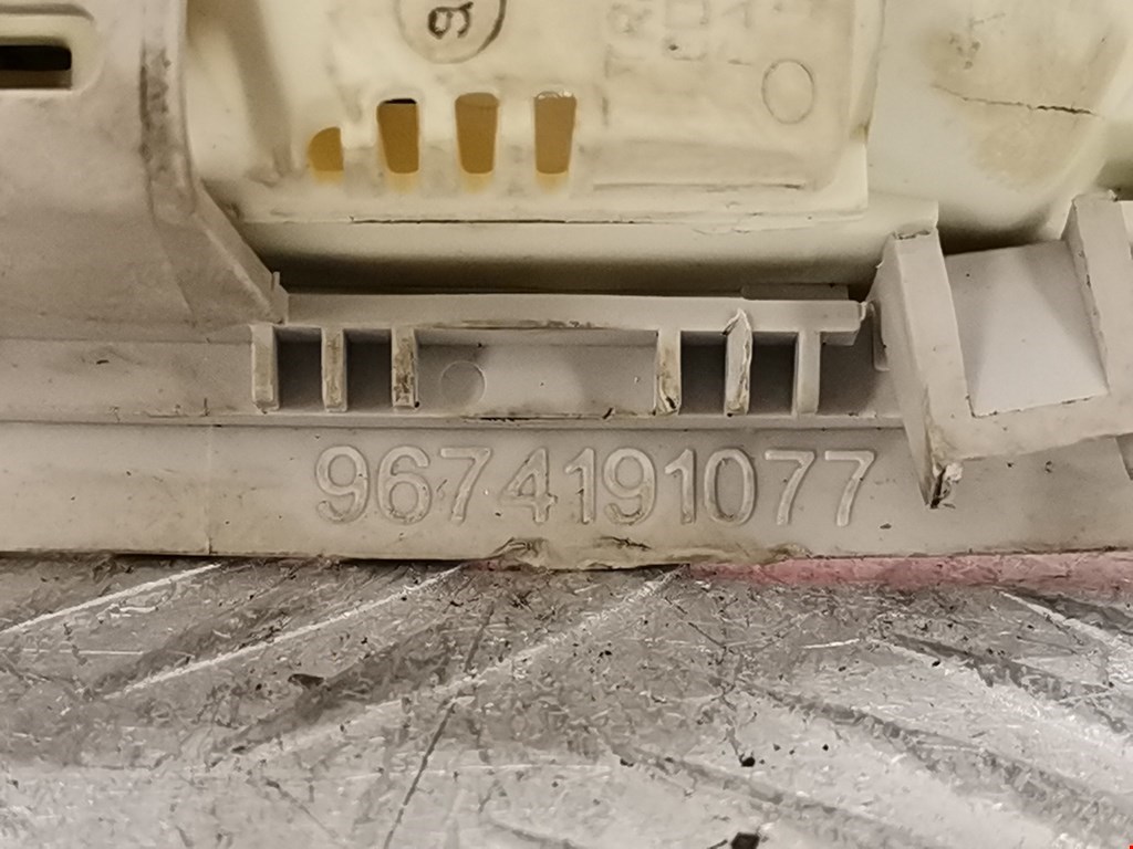 Плафон салонный (салона фонарь) CITROEN C3 2009-2016