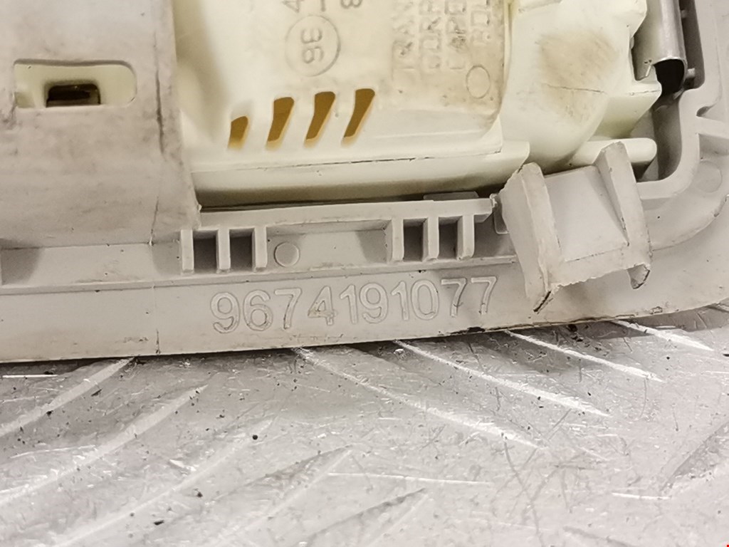 Плафон салонный (салона фонарь) CITROEN C3 2009-2016