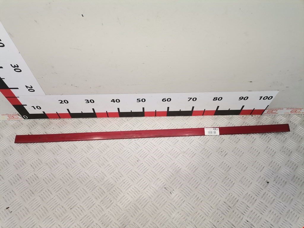 Накладка декоративная (молдинг) двери передней правой Audi A6 C5 (1997-2005)