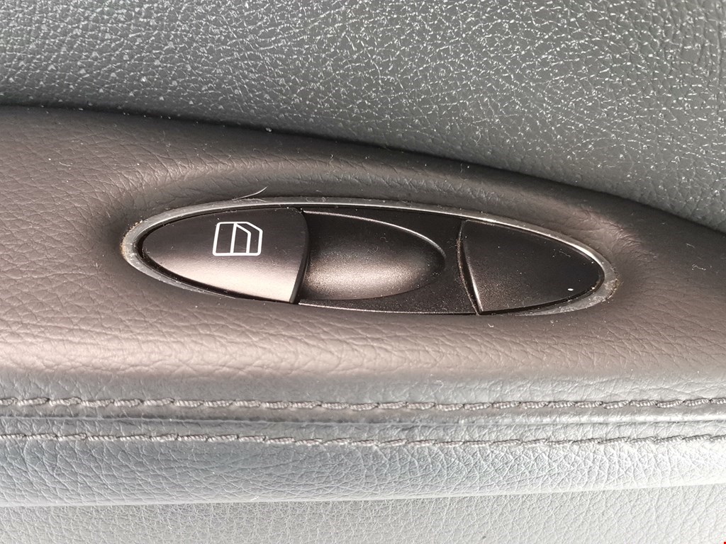 Обшивка двери задняя левая MERCEDES-BENZ E-Class W211, S211 2002-2009