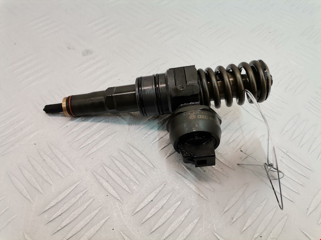 Форсунка дизельная электрическая VOLKSWAGEN Passat B6 2005-2011
