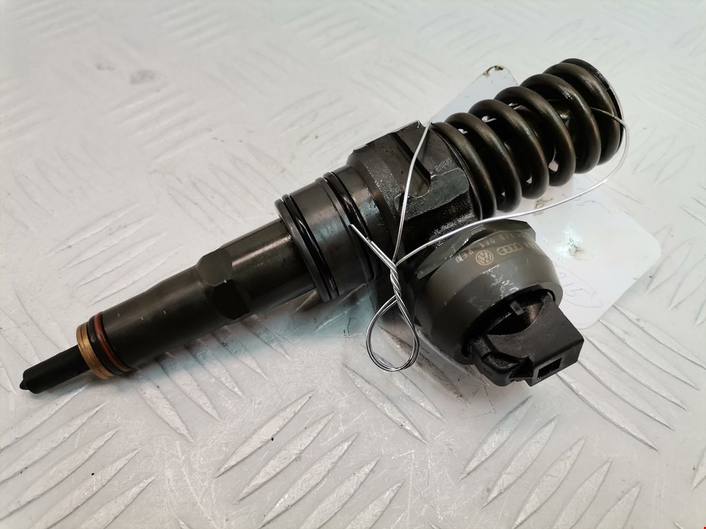 Форсунка дизельная электрическая VOLKSWAGEN Passat B6 2005-2011