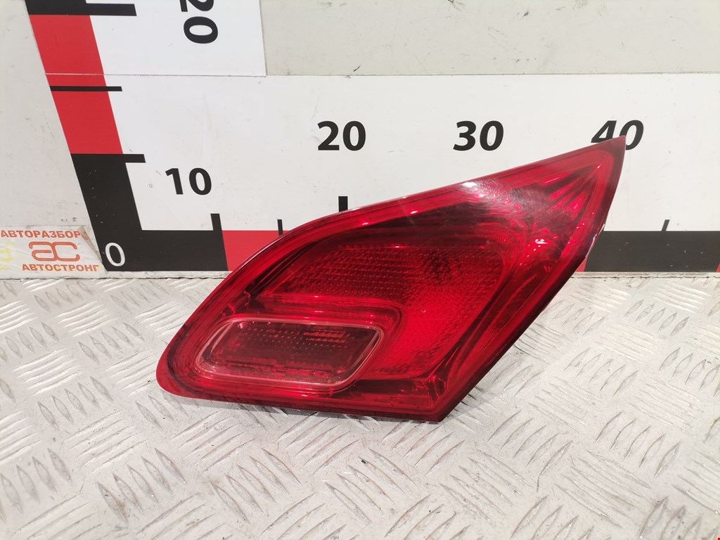 Фонарь крышки багажника правый Opel Astra J (2009-2018)