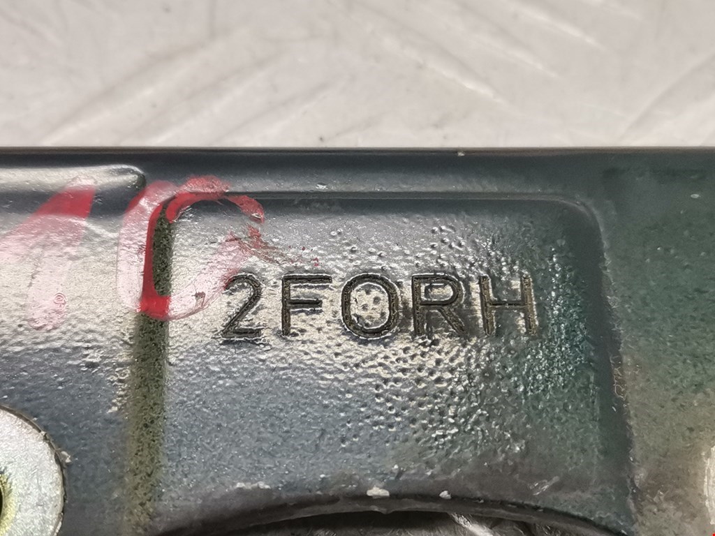 Петля капота левая/правая NISSAN Primera P11 1996-2002