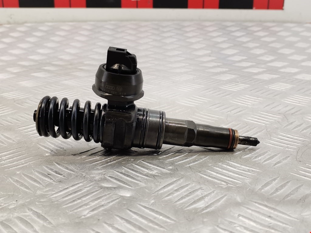 Форсунка дизельная электрическая VOLKSWAGEN Passat B6 2005-2011