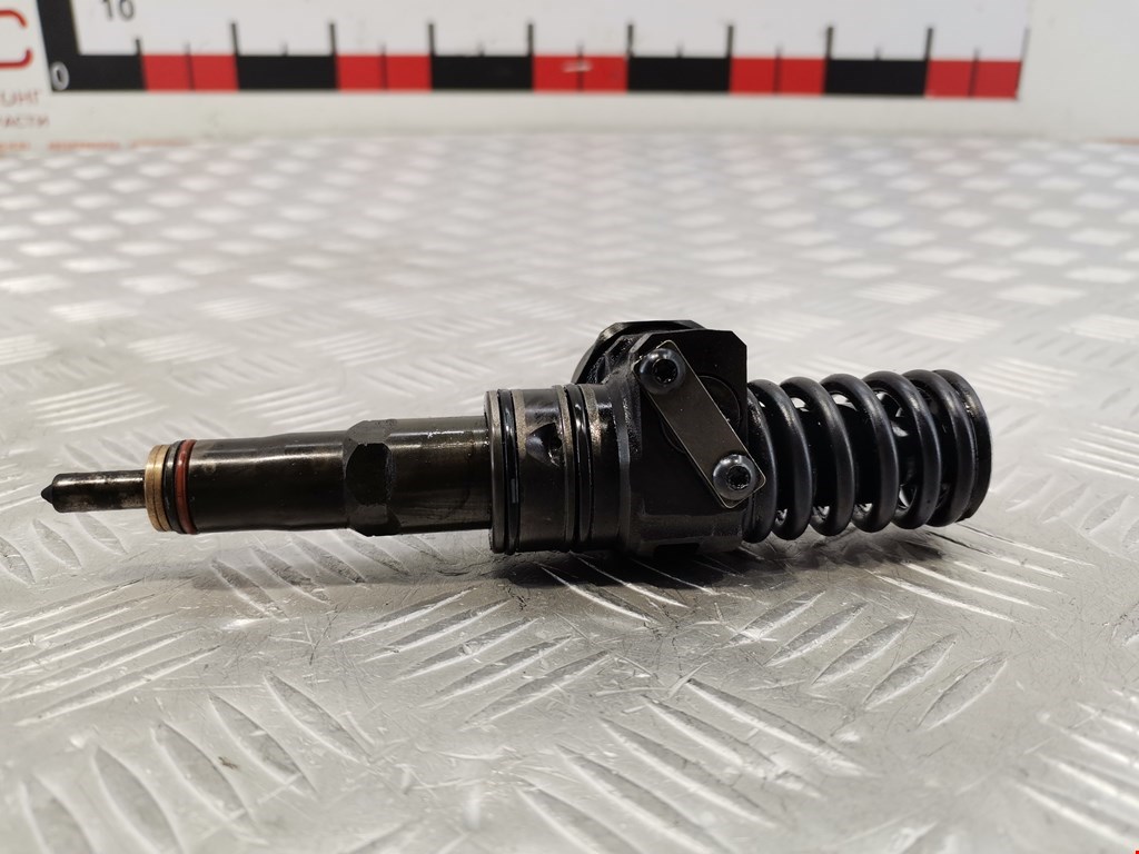 Форсунка дизельная электрическая VOLKSWAGEN Passat B6 2005-2011