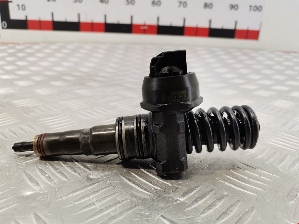 Форсунка дизельная электрическая VOLKSWAGEN Passat B6 2005-2011