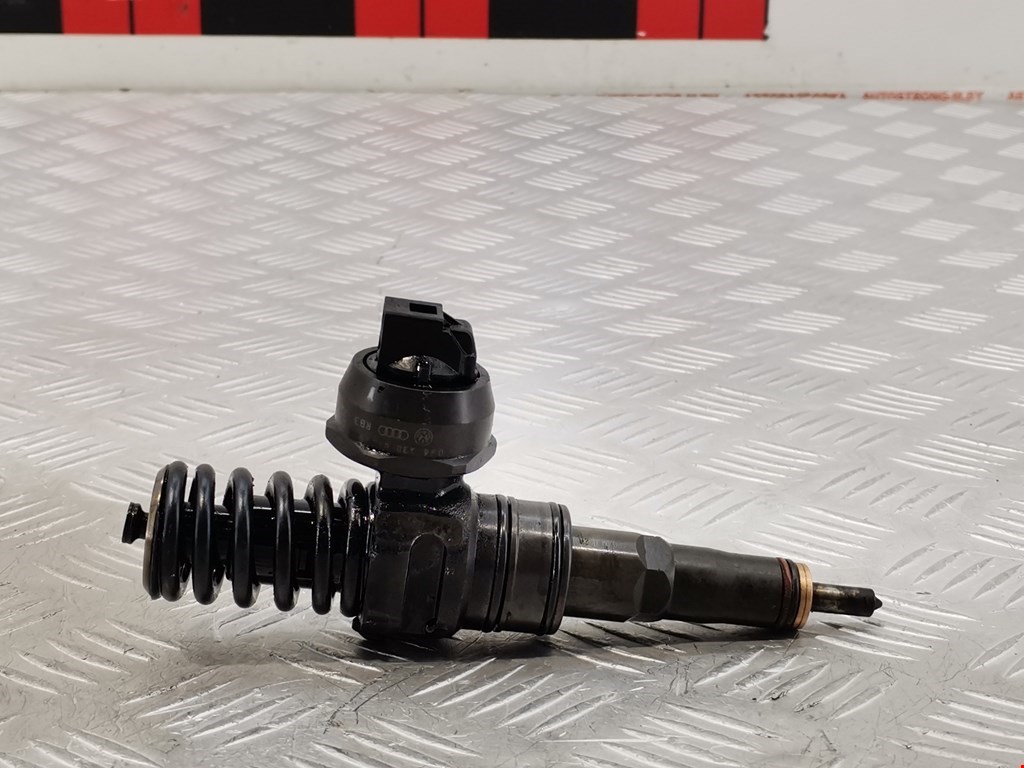 Форсунка дизельная электрическая VOLKSWAGEN Passat B6 2005-2011