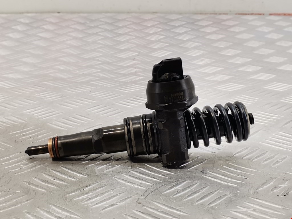 Форсунка дизельная электрическая VOLKSWAGEN Passat B6 2005-2011