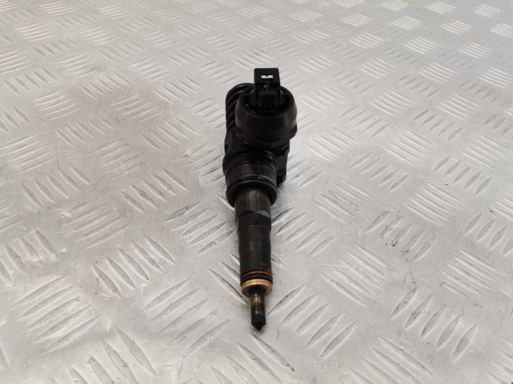 Форсунка дизельная электрическая VOLKSWAGEN Passat B6 2005-2011