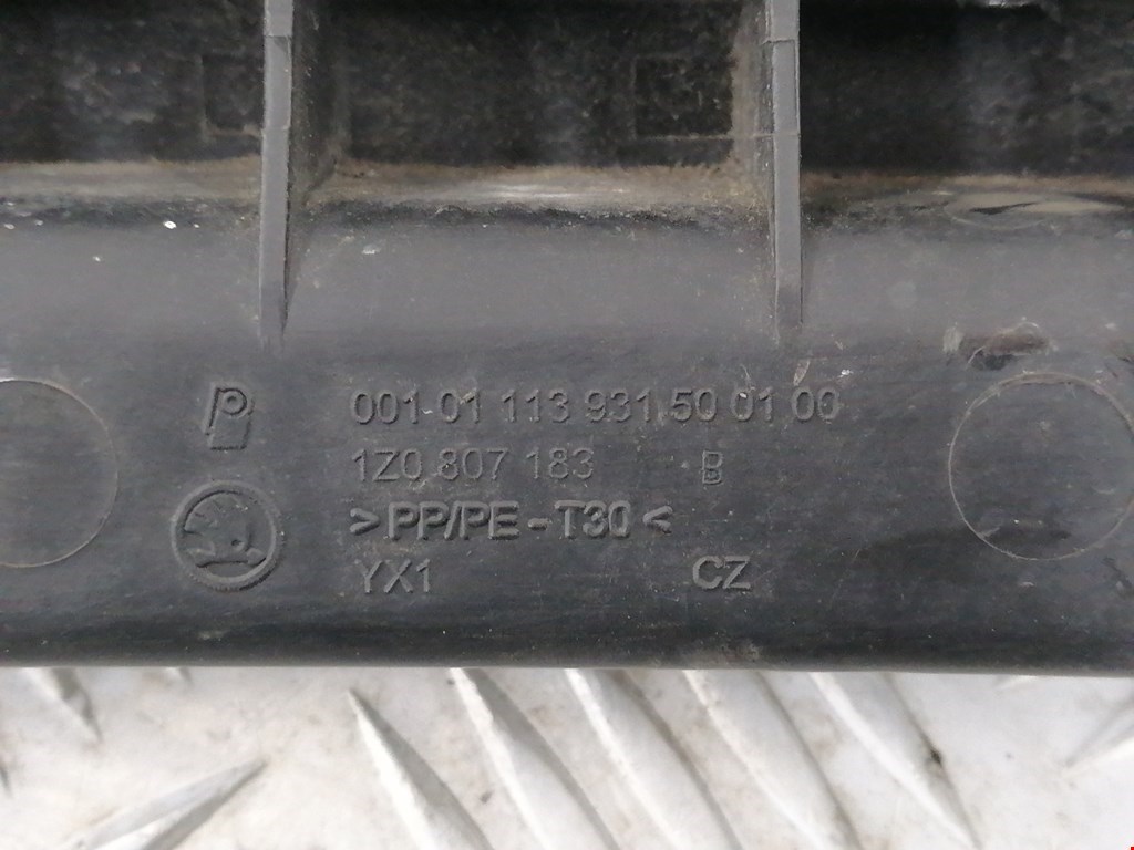 Кронштейн переднего бампера левый SKODA Octavia A5 1Z- 2004-2013