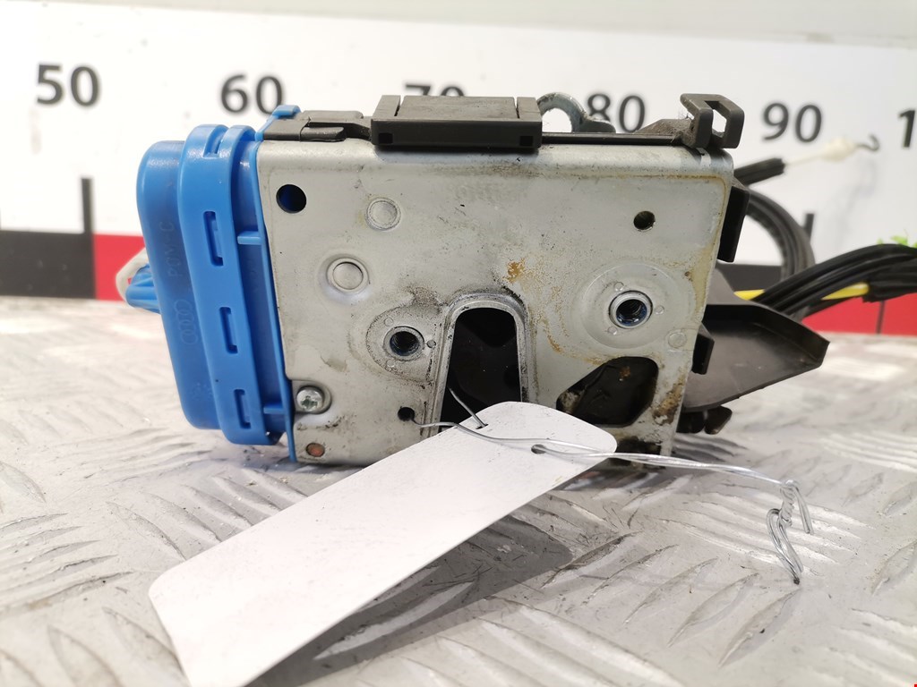 Замок двери задней правой AUDI A4 B5 1995-2001