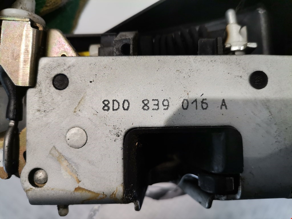 Замок двери задней правой AUDI A4 B5 1995-2001