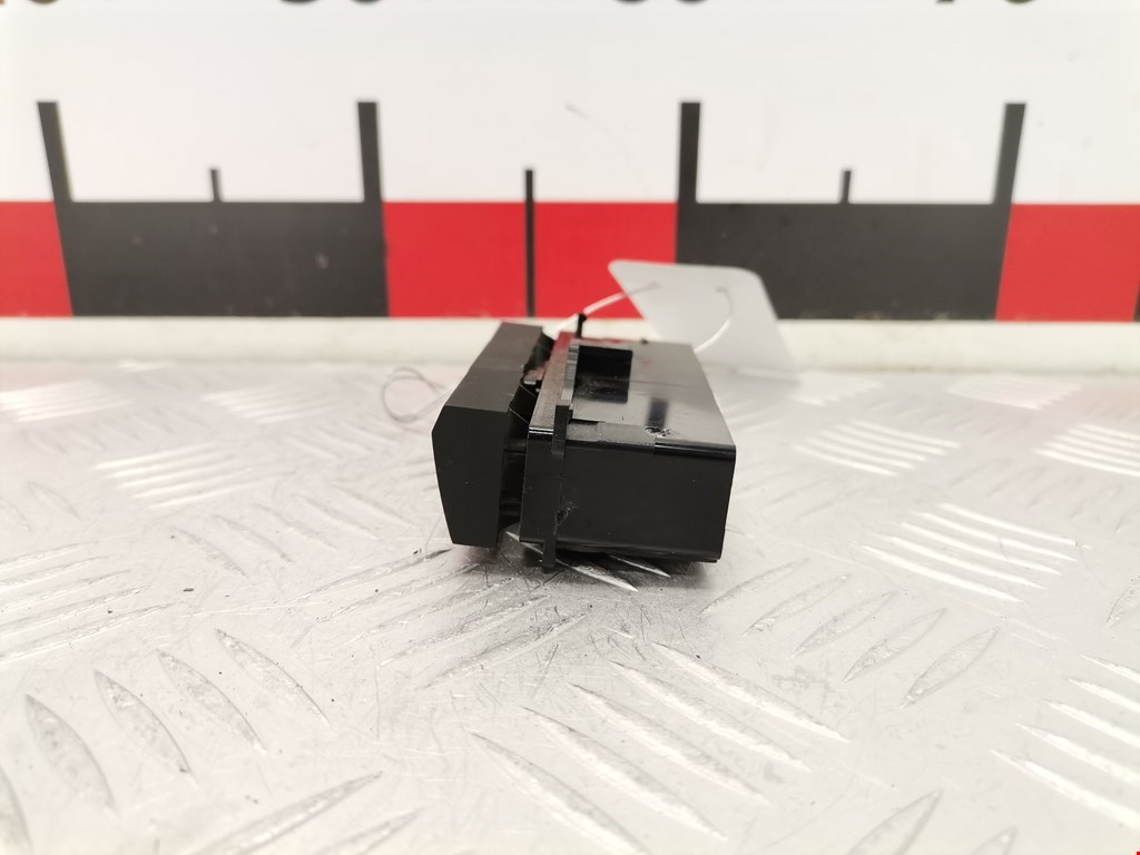 Кнопка антипробуксовочной системы AUDI A3 8P 2003-2013