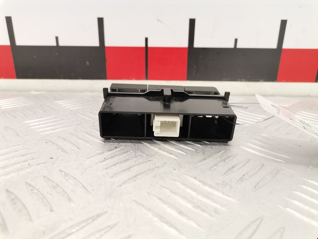 Кнопка антипробуксовочной системы AUDI A3 8P 2003-2013