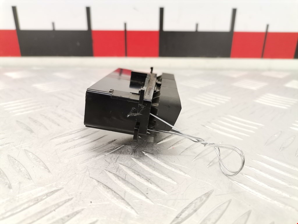 Кнопка антипробуксовочной системы AUDI A3 8P 2003-2013