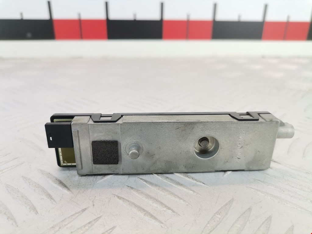 Усилитель антенны MERCEDES-BENZ E-Class W212, S212, C207 2009-2016