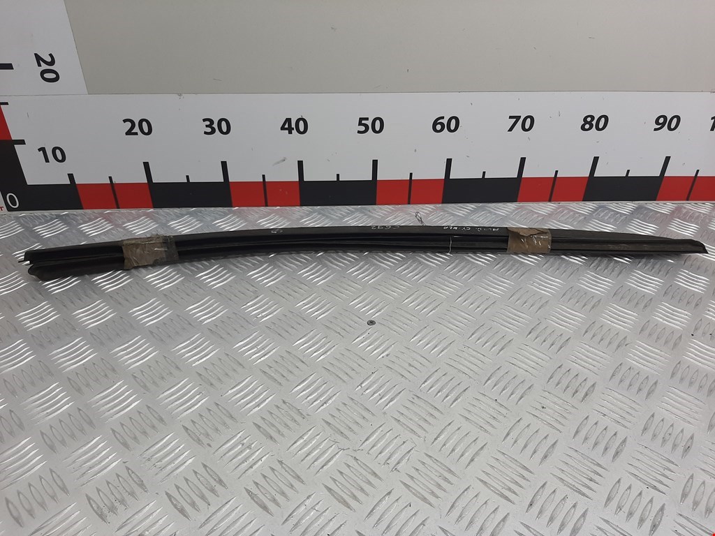 Уплотнитель (внутри) AUDI A4 B7 2004-2007