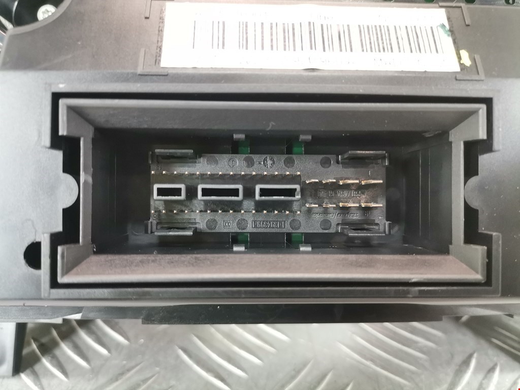 Панель приборов (щиток) VOLKSWAGEN Passat B6 2005-2011